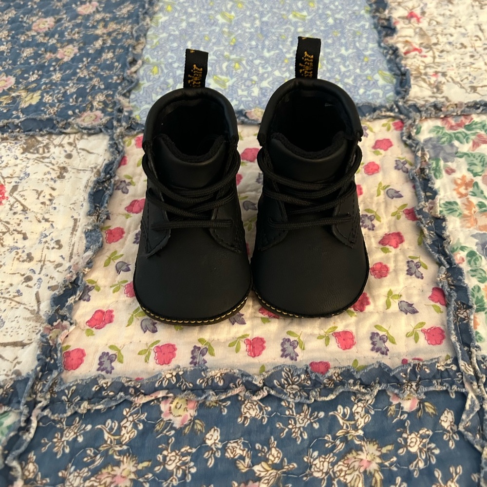 Dr Martens Baby 1460 Soft Crib Shoes, Sz US1/UK0